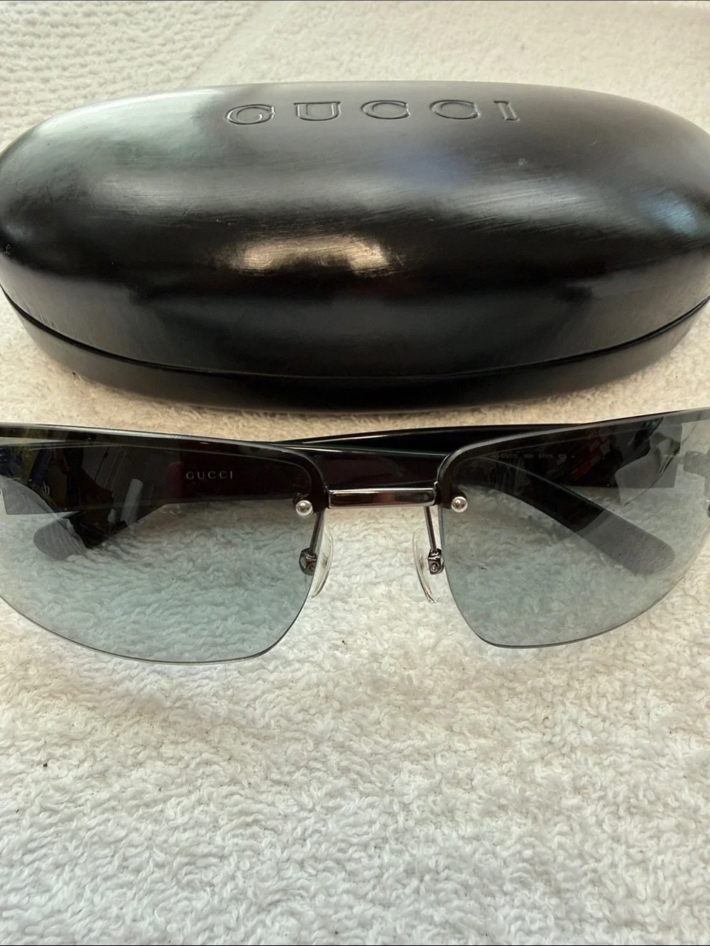 Gucci GG1797 Unisex Rimless Sunglasses in Black and Gray Gradient